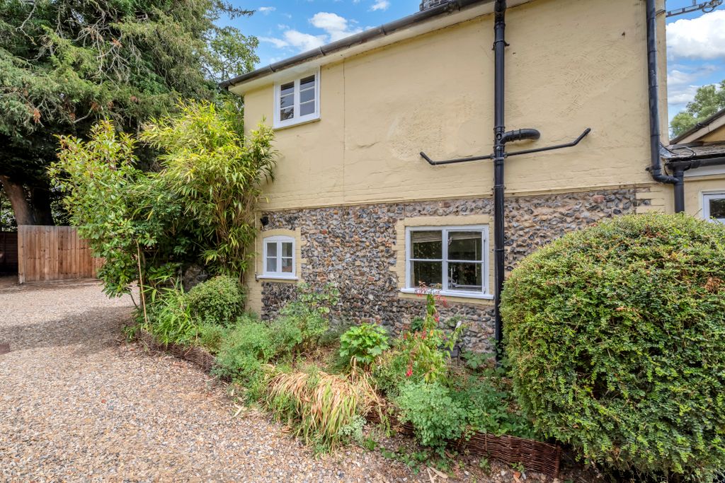 Property photo 2 of 24