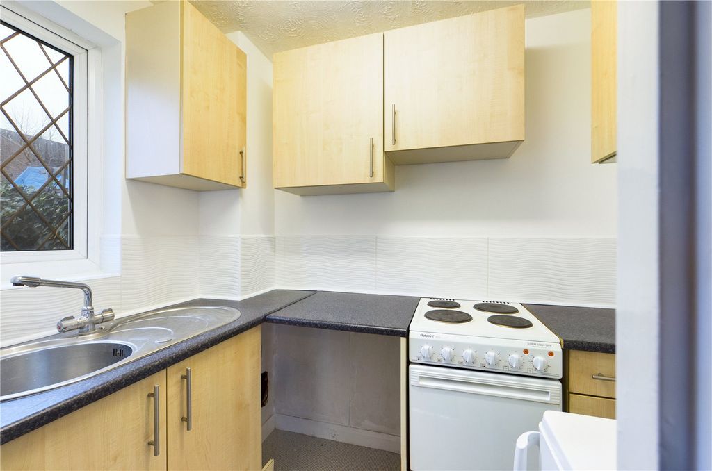 Property photo 3 of 9 Kitchen