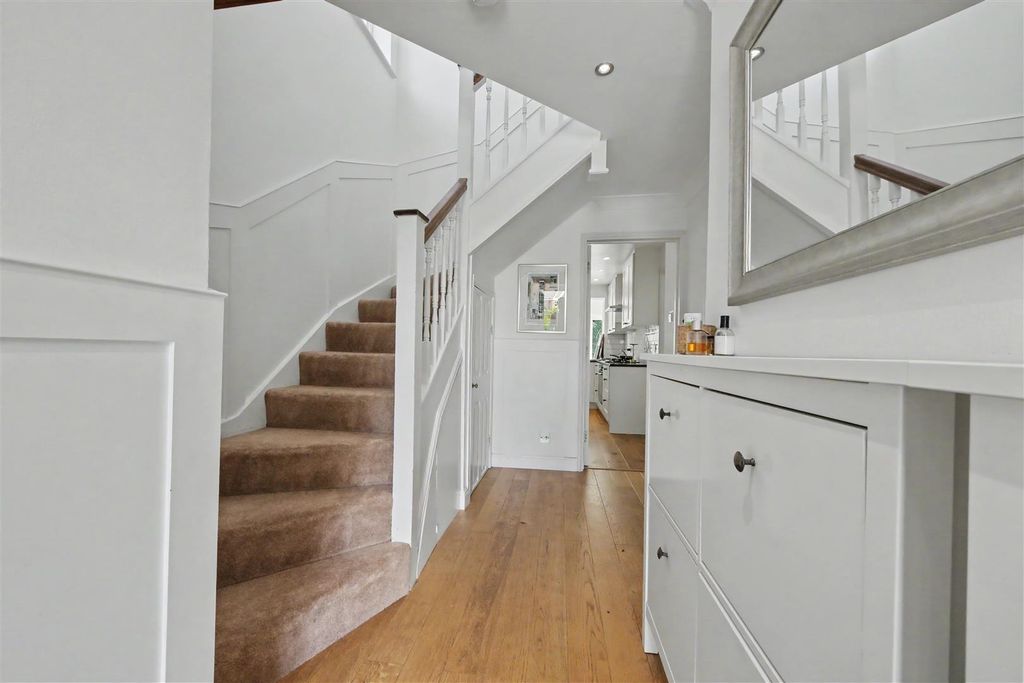 Property photo 3 of 19 Entrance Hall.Jpg