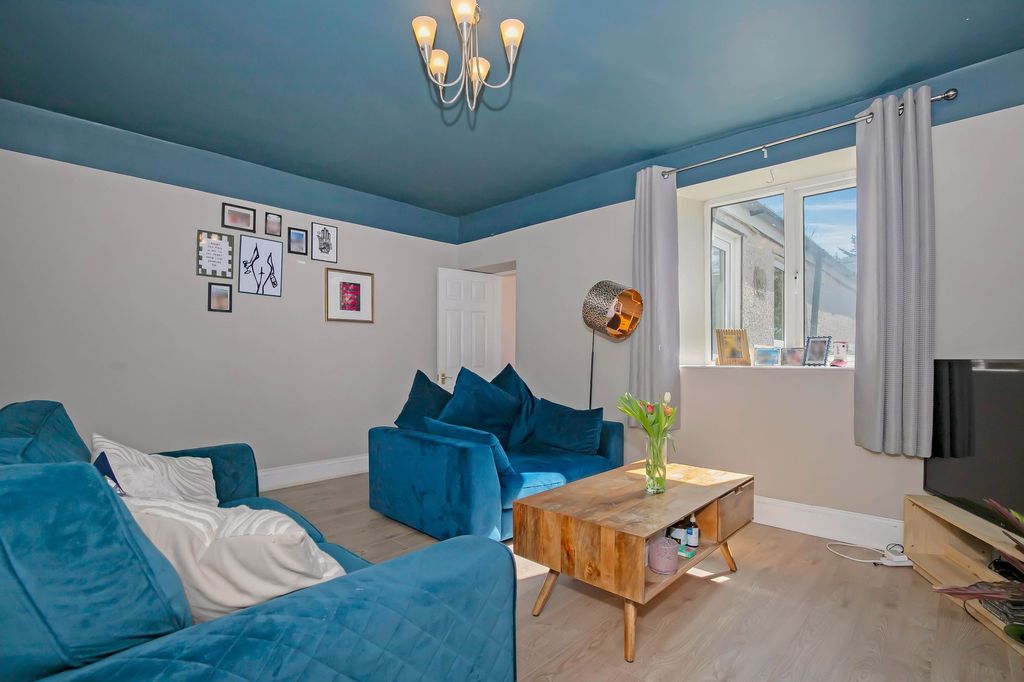 Property photo 2 of 28