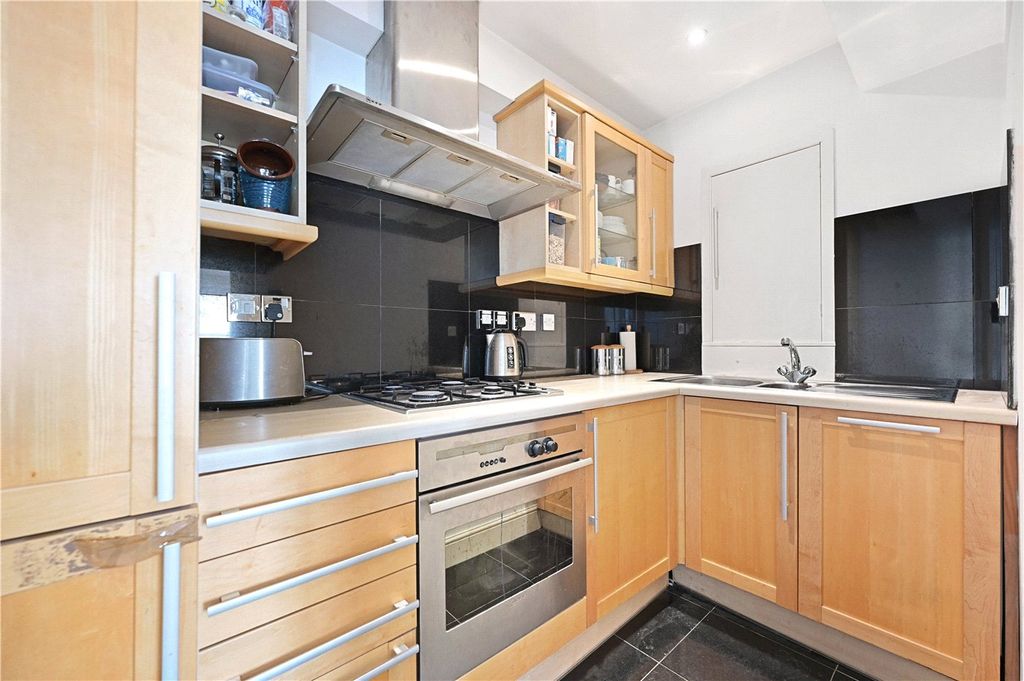 Property photo 3 of 8 Picture No. 06