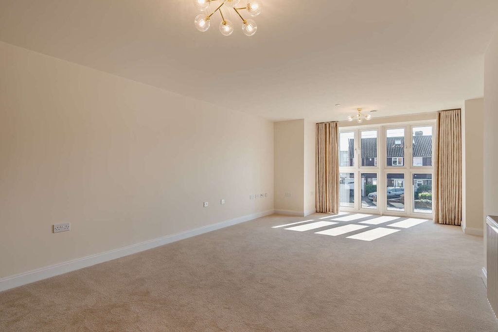 Property photo 1 of 9 Living Room