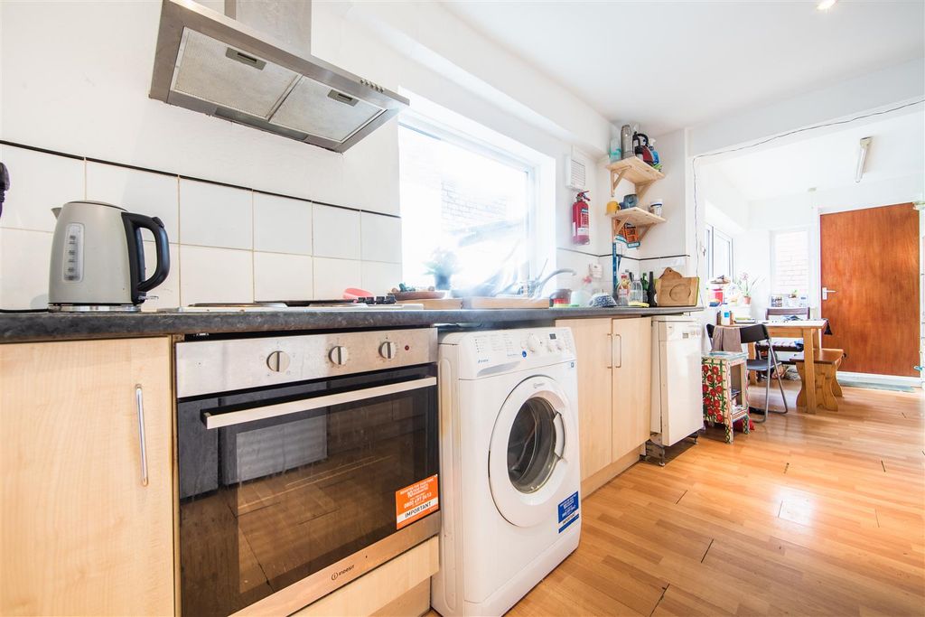 Property photo 1 of 4 4 Heaton Grove - Hi.Jpg