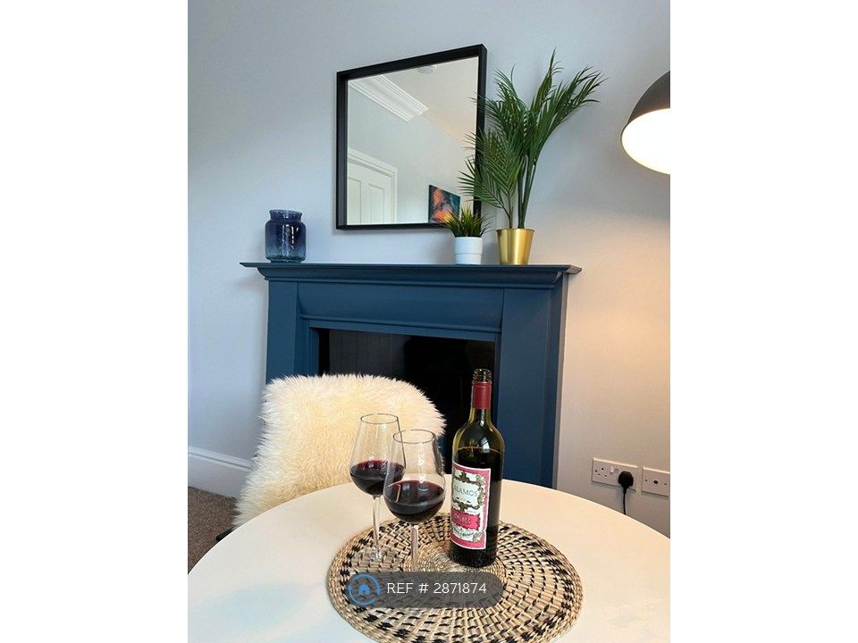 Property photo 2 of 15 Communal Living Room