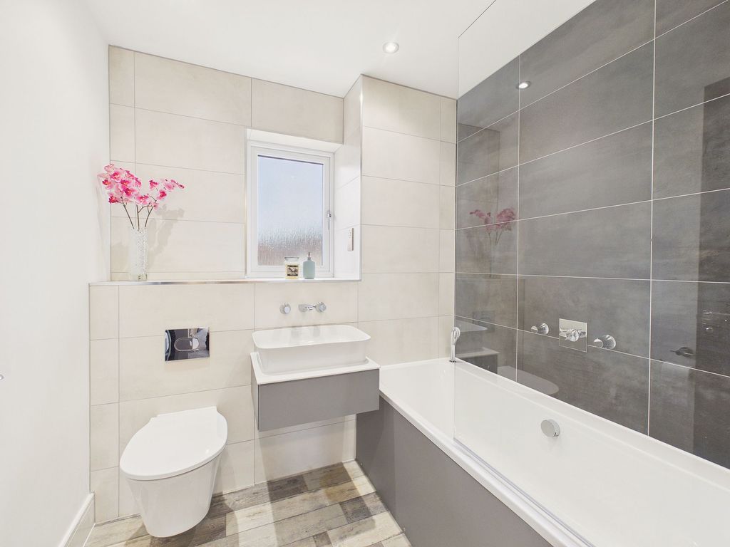 Property photo 3 of 15 Bathroom