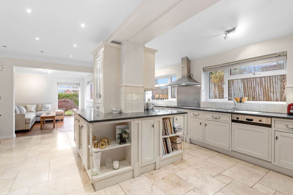 Property photo 3 of 19