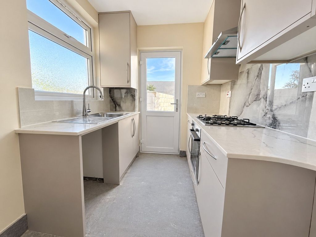 Property photo 2 of 7 Kitchen