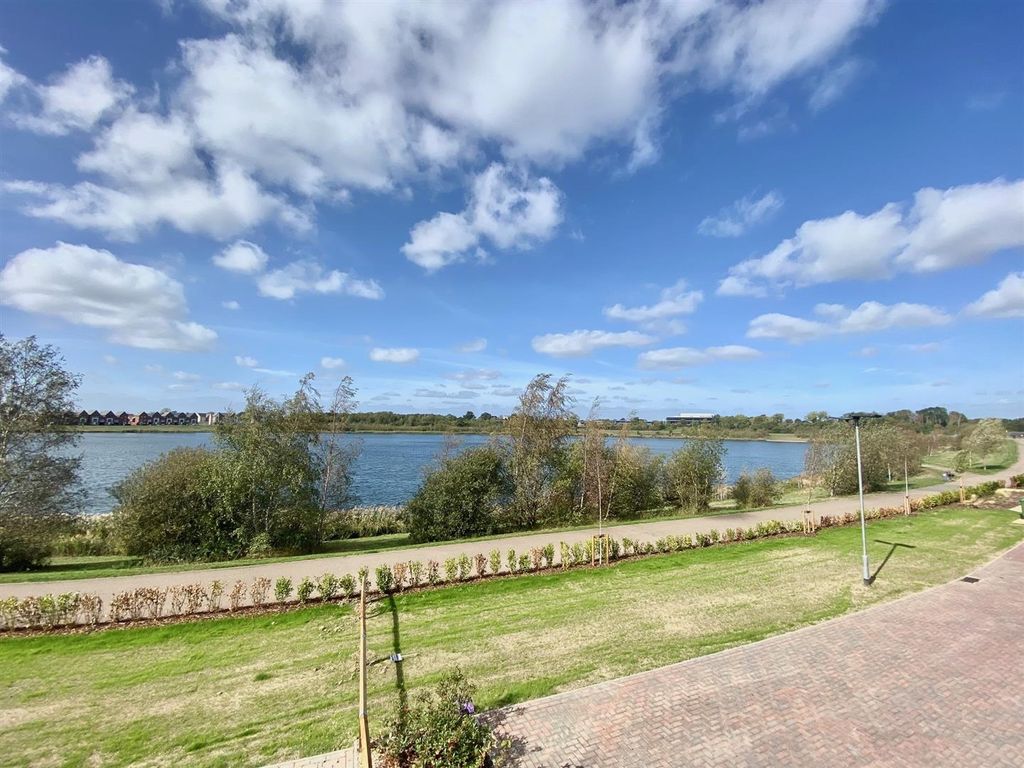 Property photo 2 of 37