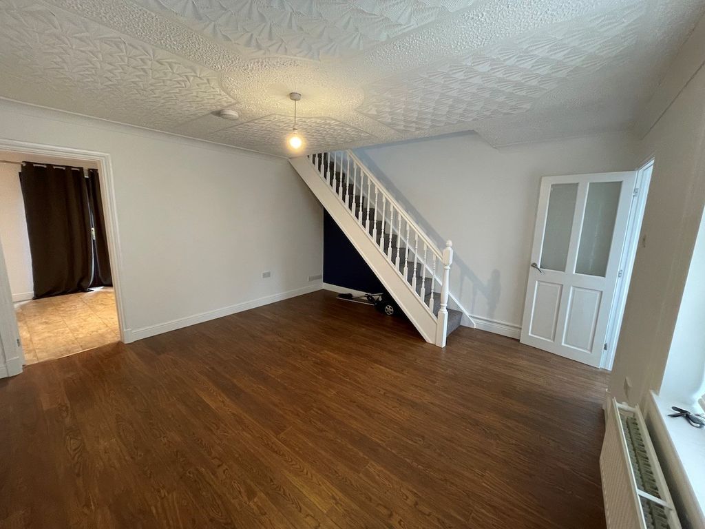 Property photo 2 of 5 Living Room