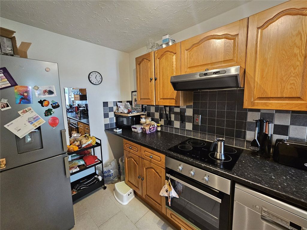 Property photo 3 of 11 Kitchen