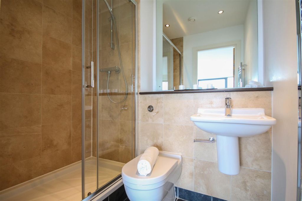 Property photo 2 of 7 Bathroom.Jpg