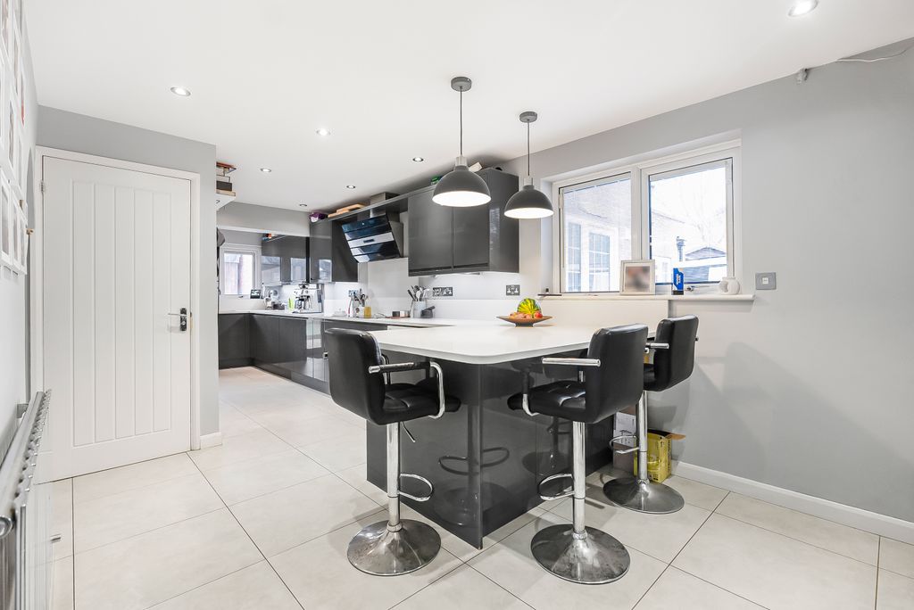 Property photo 3 of 13 Kitchen