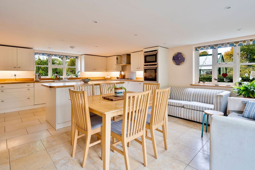 Property photo 3 of 24