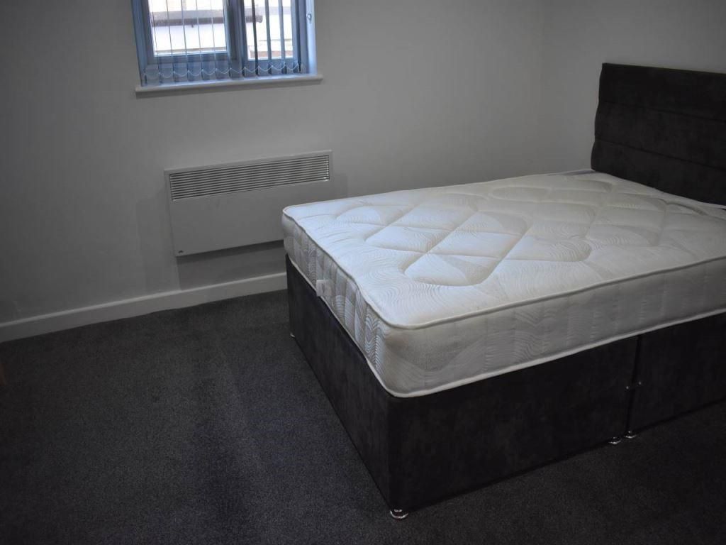 Property photo 3 of 21 Queensbury Ct2.Jpg