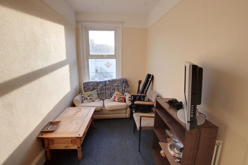 Property photo 3 of 9 Photo 7