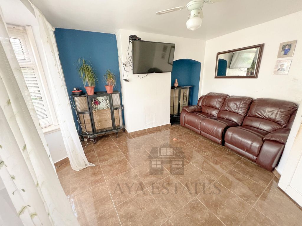 Property photo 3 of 18 Living Room