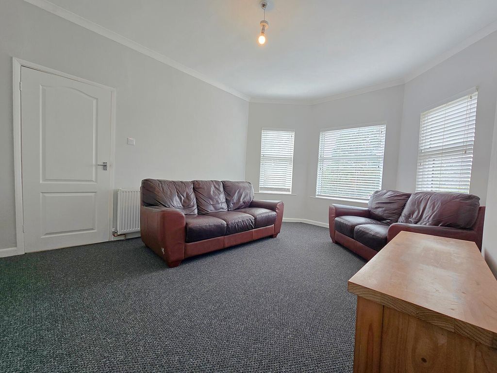 Property photo 2 of 11 Living Room