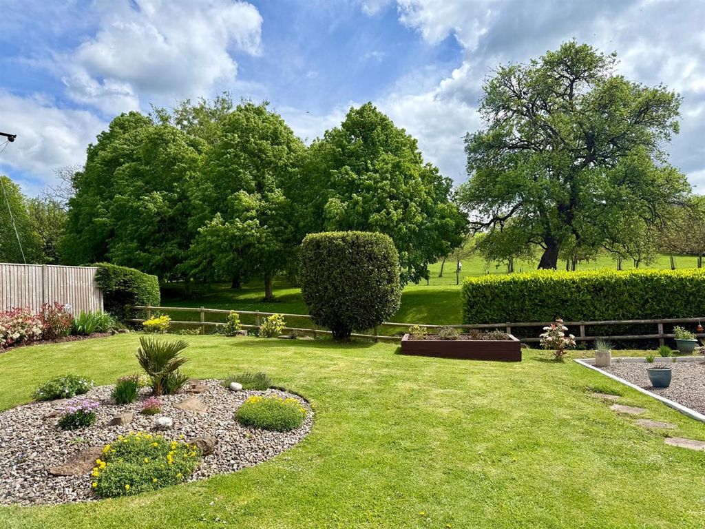 Property photo 2 of 31