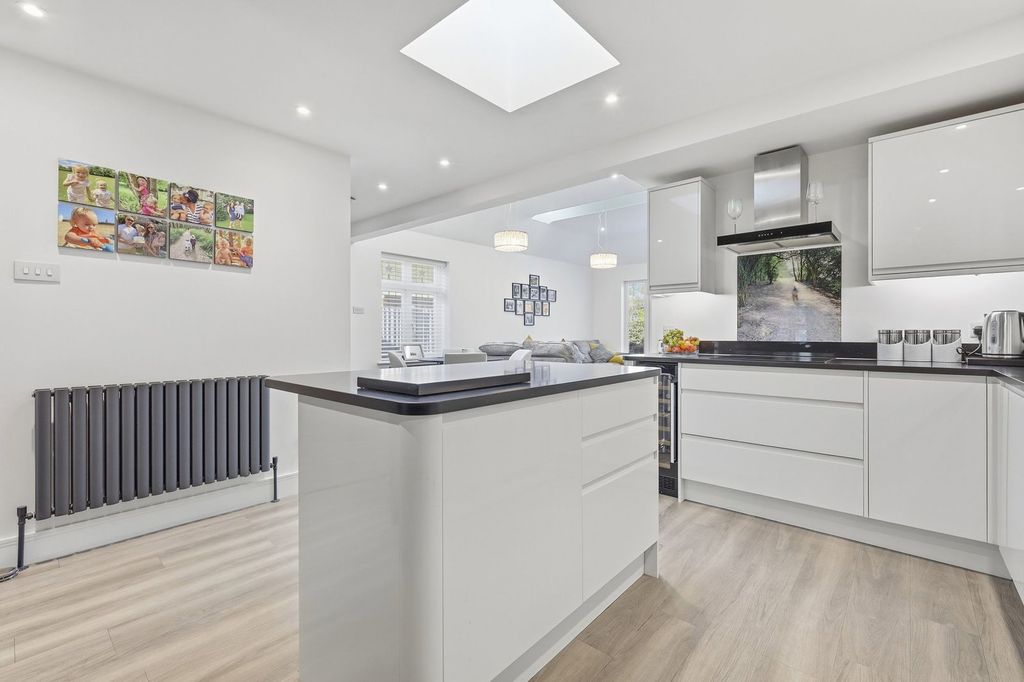 Property photo 3 of 23