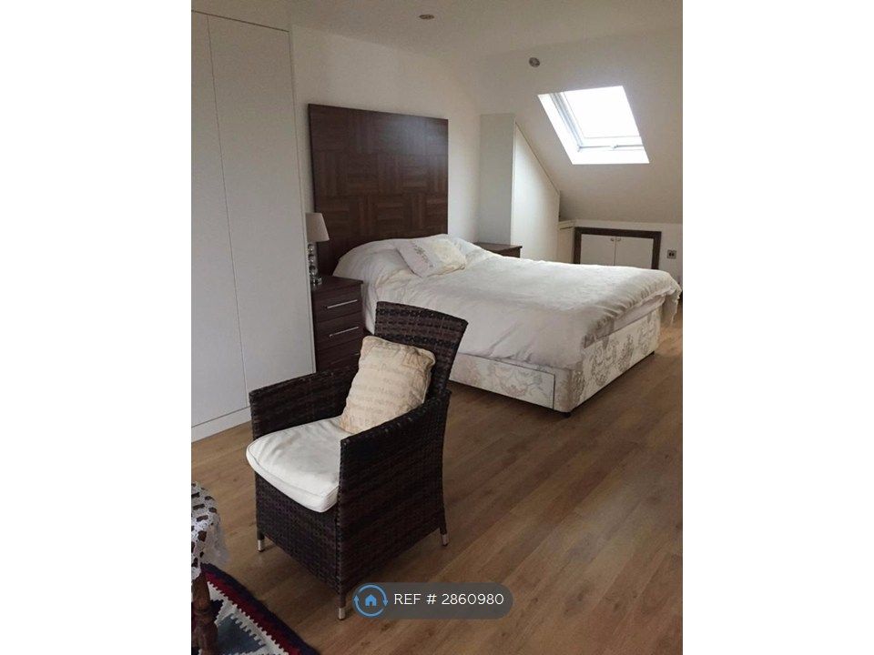 Property photo 1 of 12 Seating Area And Bed