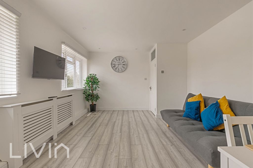 Property photo 3 of 11 3