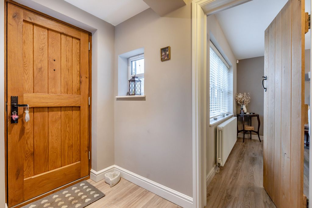 Property photo 3 of 28