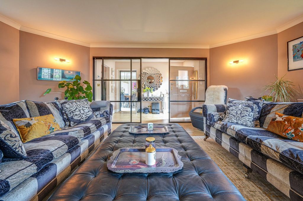 Property photo 3 of 43