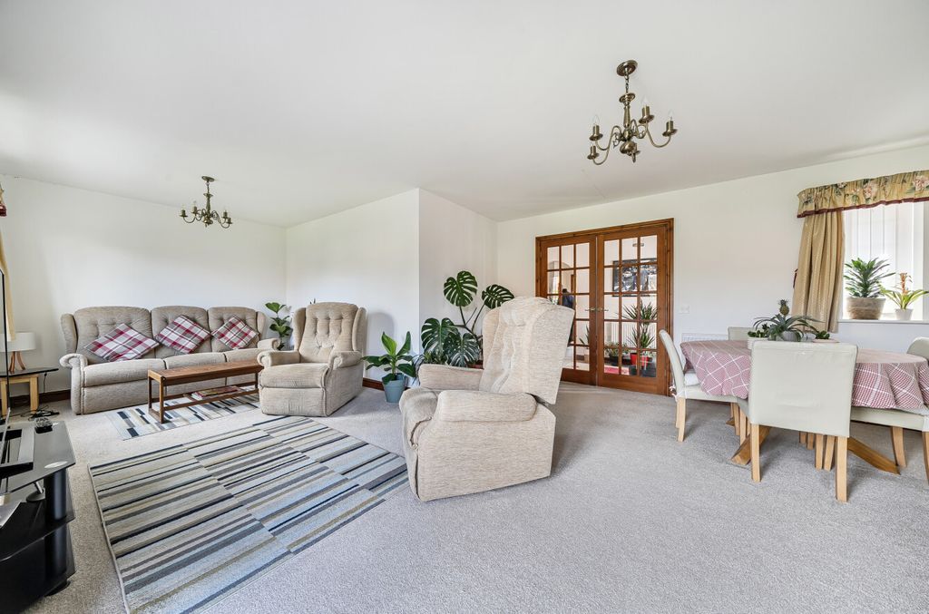 Property photo 2 of 25 1436777-12-69Cee0...