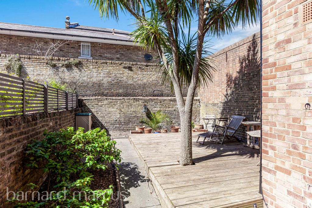 Property photo 3 of 8 Front