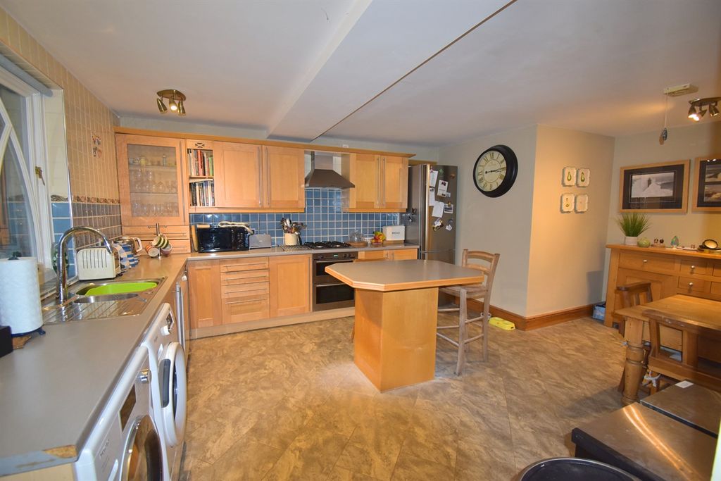 Property photo 2 of 18 Fitted Dining/Kitchen