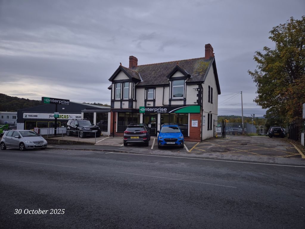 Property photo 2 of 27