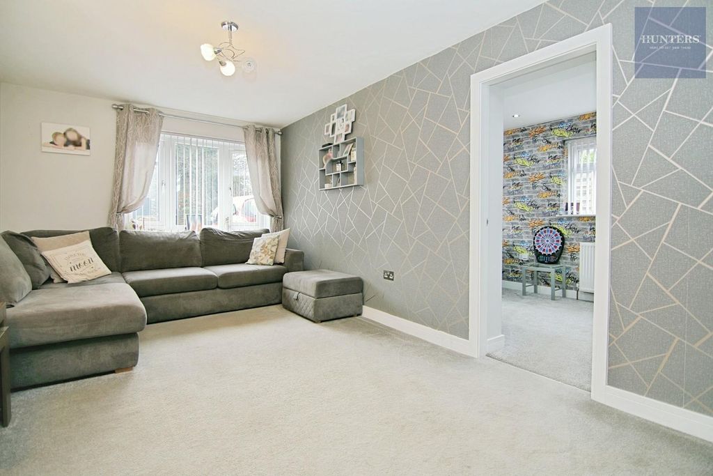 Property photo 3 of 28 Living Room