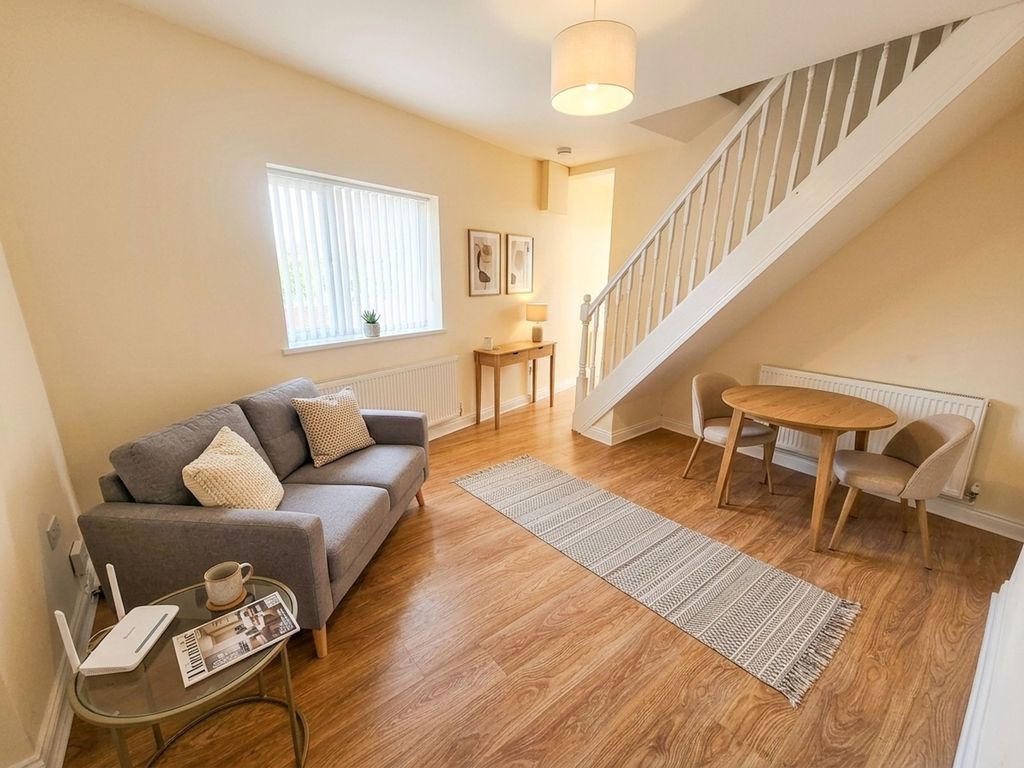 Property photo 3 of 11 Dining