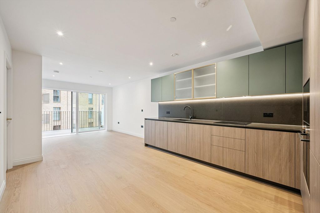 Property photo 1 of 17 Image