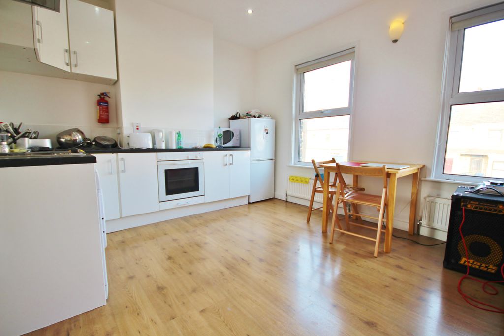 Property photo 3 of 4