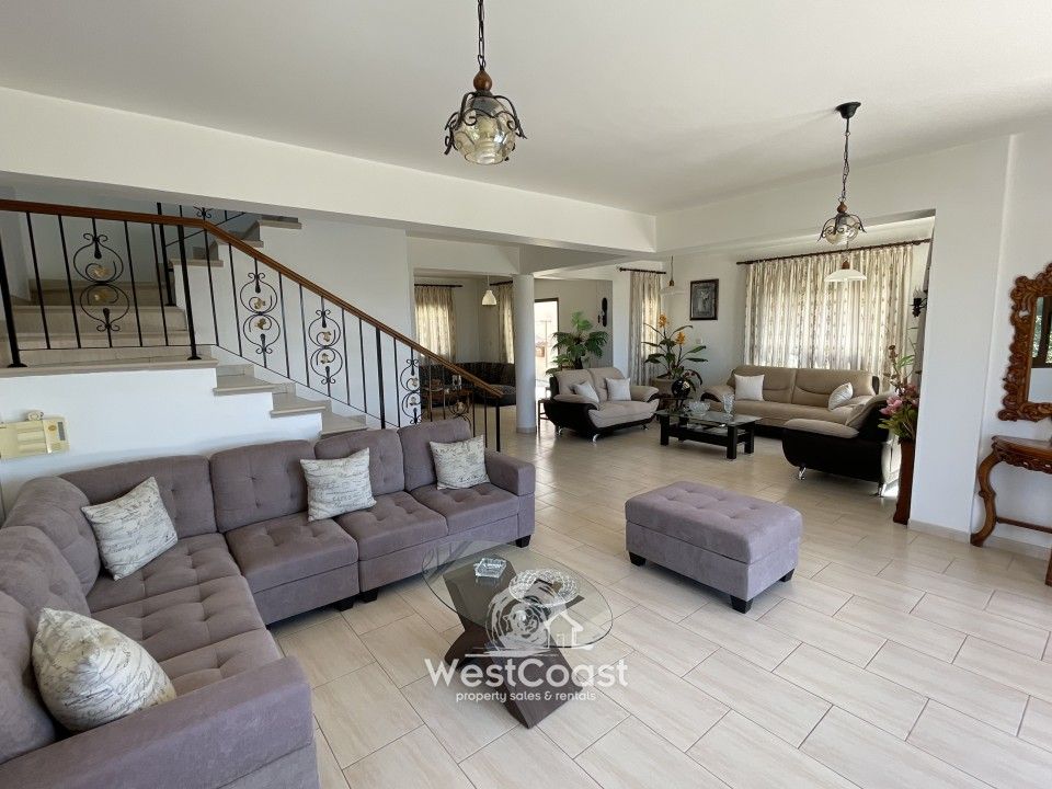 Property photo 2 of 33