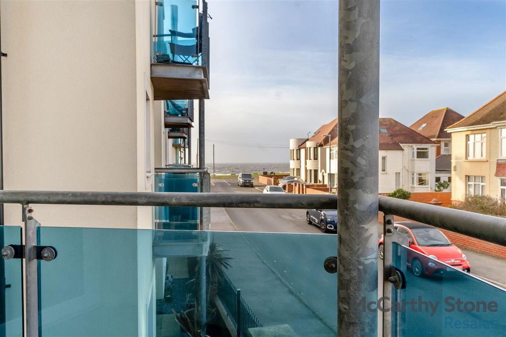 Property photo 1 of 20 8633963-Exterior05.Jpg