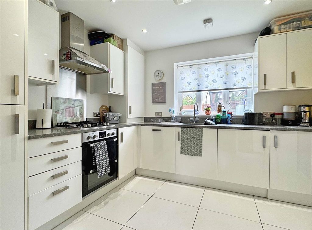 Property photo 2 of 18 Kitchen B.Jpg