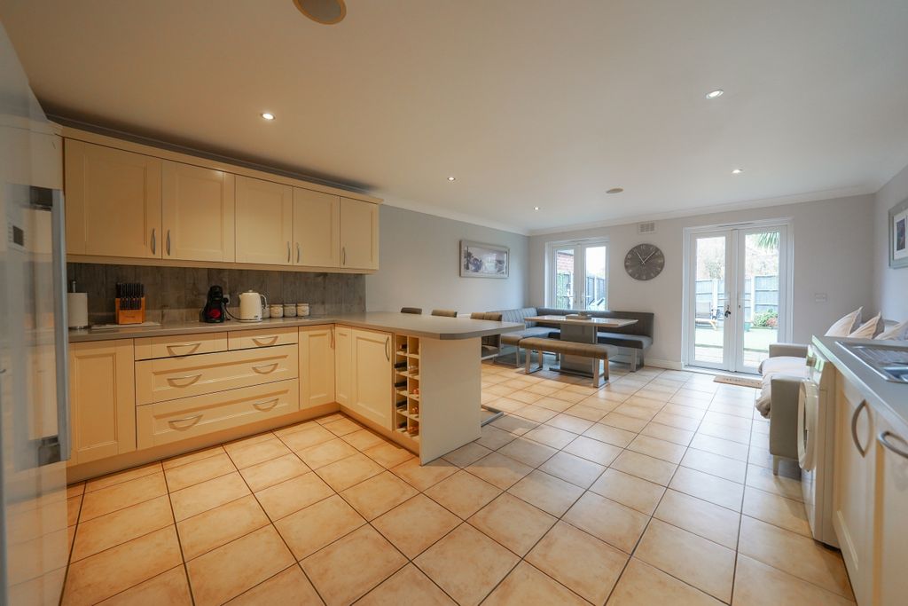 Property photo 3 of 29 541745_3_11342298