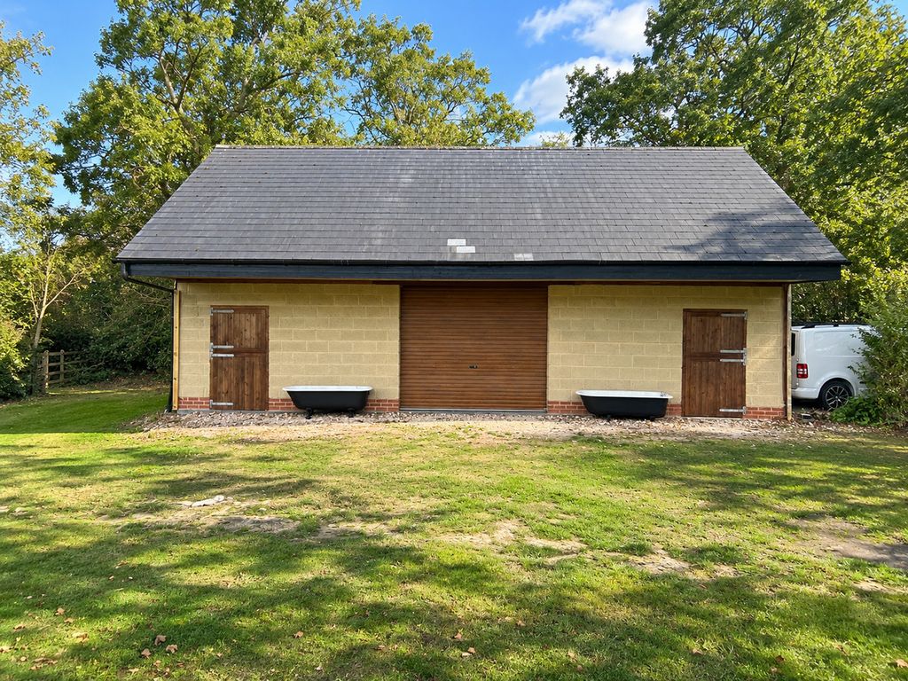 Property photo 3 of 34