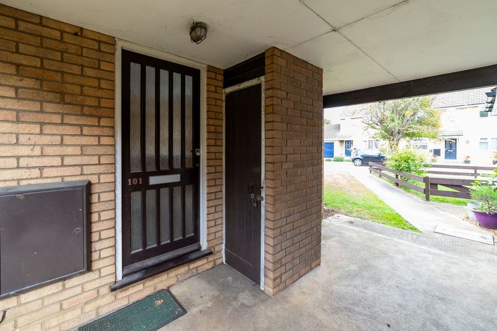Property photo 2 of 9