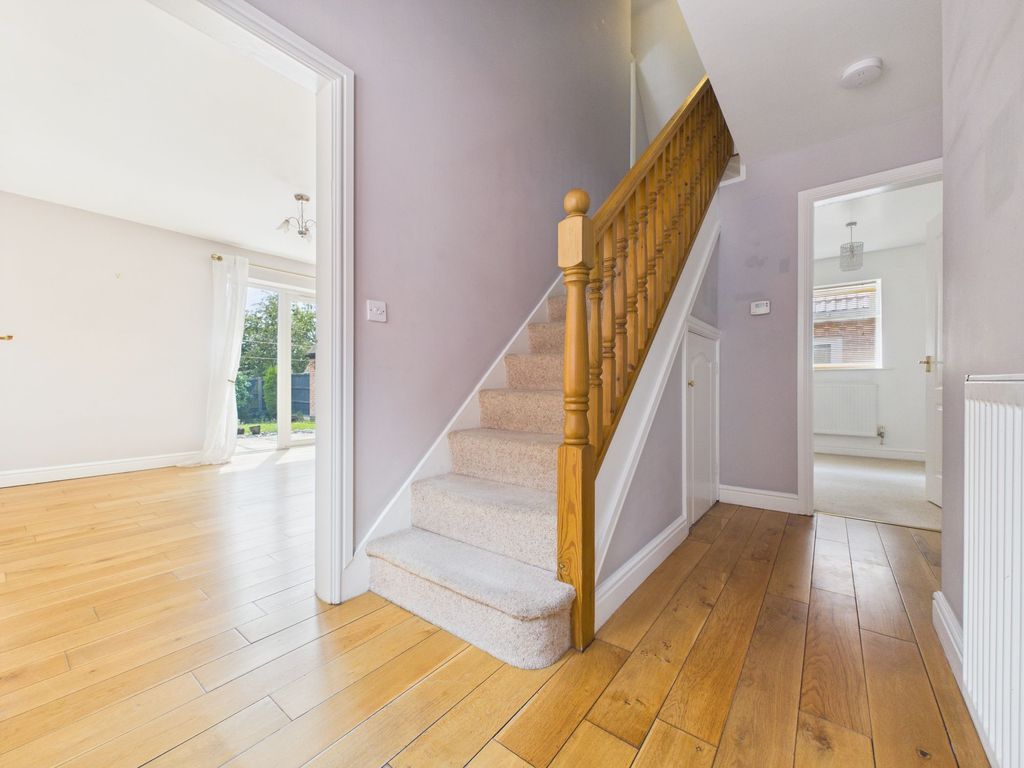 Property photo 2 of 19 Entrance Hall