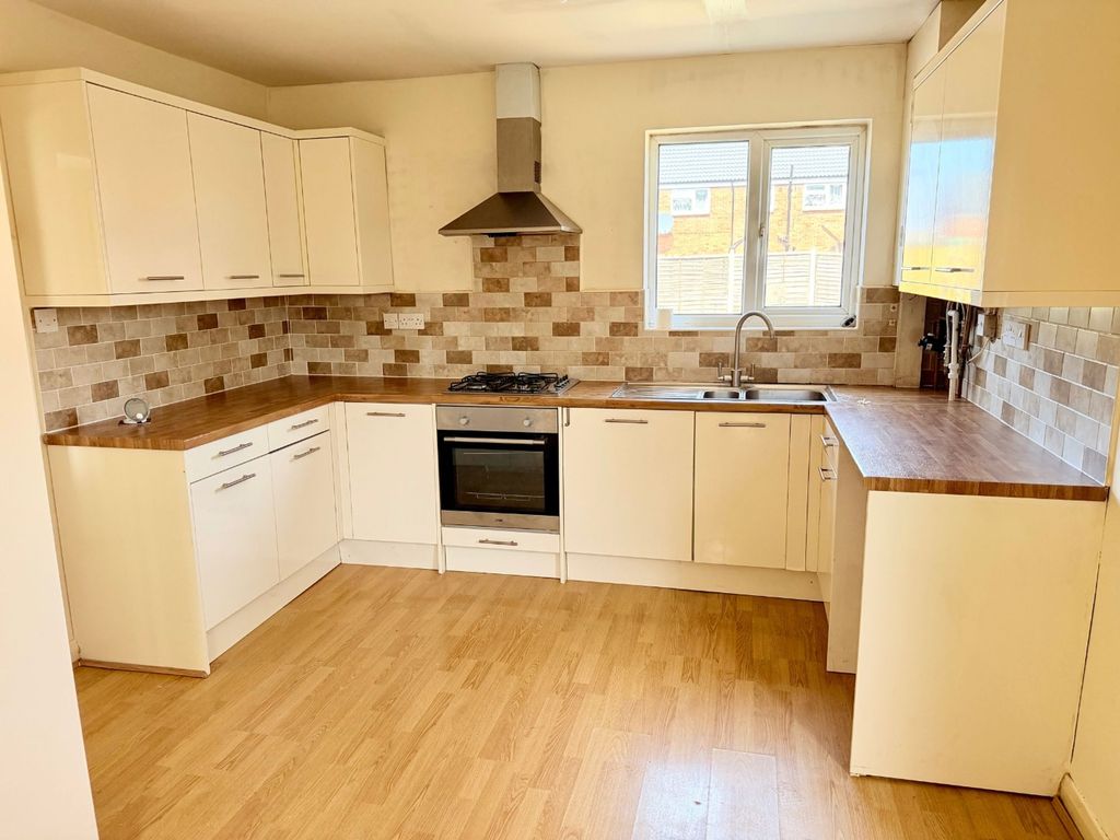 Property photo 2 of 14 Kitchen