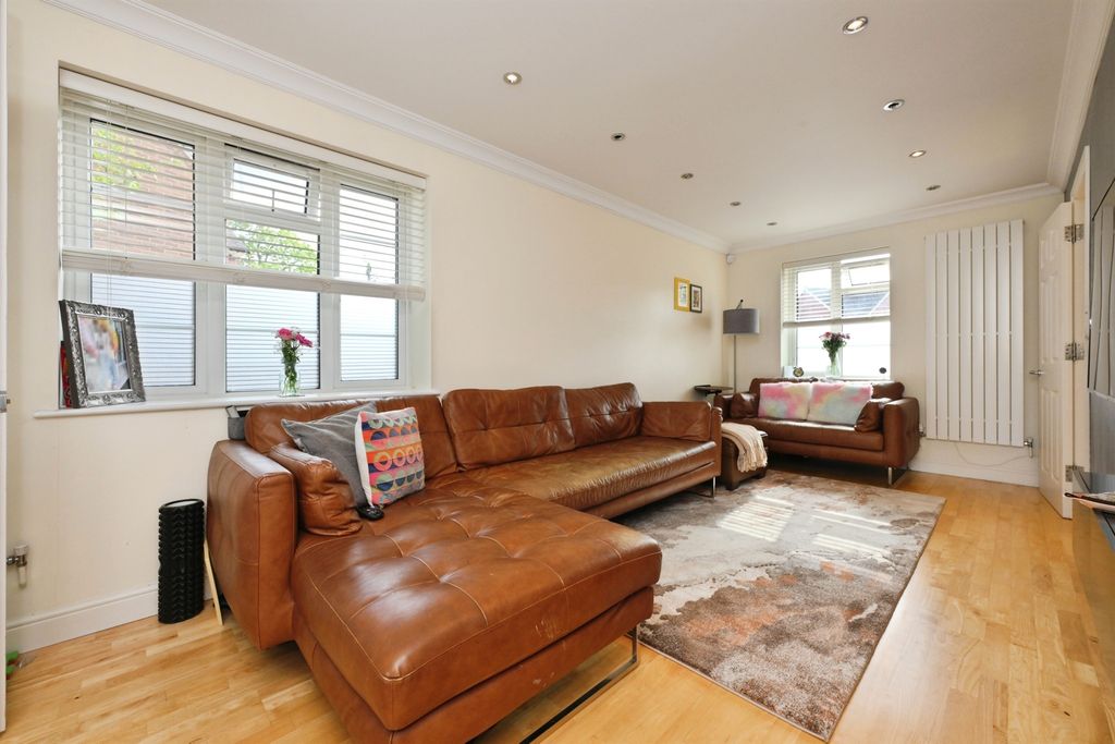 Property photo 3 of 19