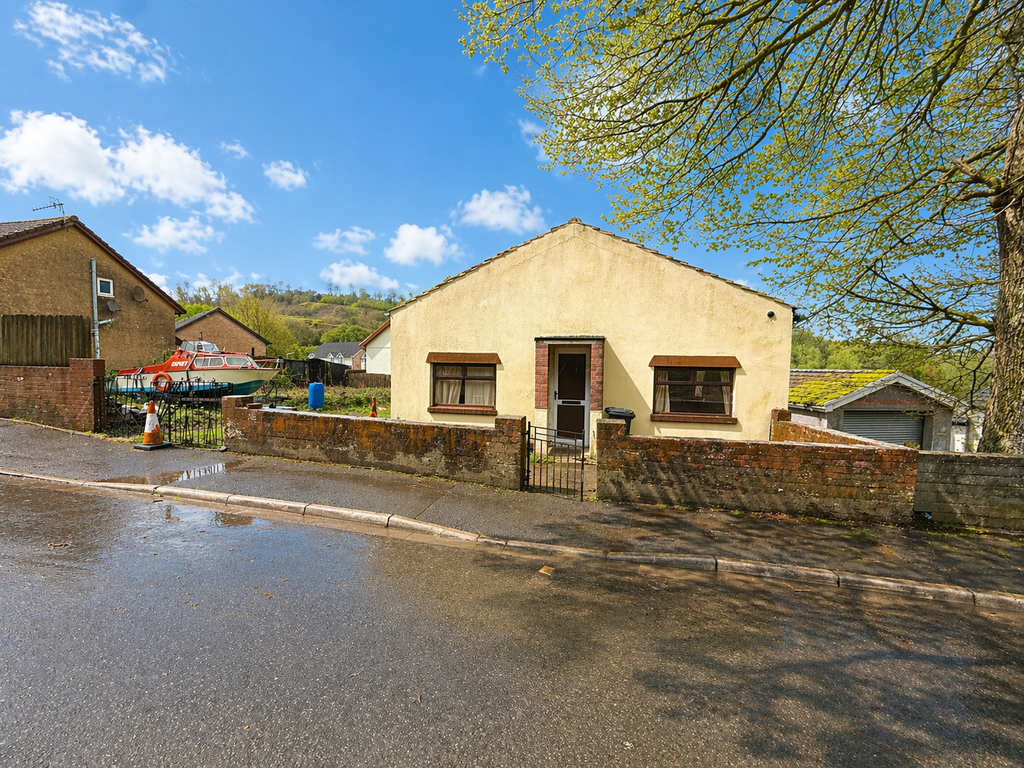 Property photo 1 of 13 05A86B66-5CE7-401E-82B8-Bdf014D83Ead