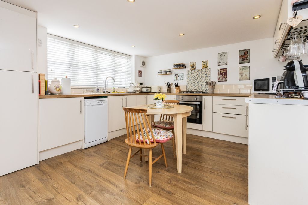 Property photo 2 of 10 Img_3842