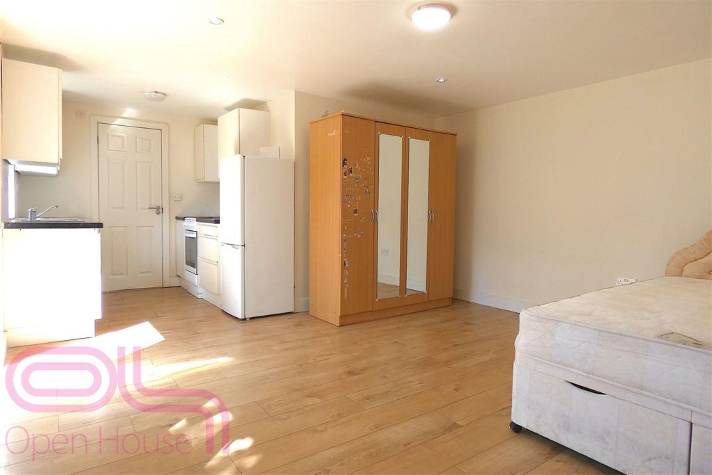 Property photo 3 of 6 Minterne Lounge Kitchen.Jpg