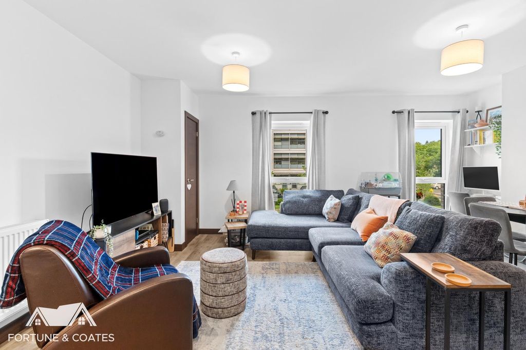 Property photo 3 of 12 Hepworthhouse_17.Jpg