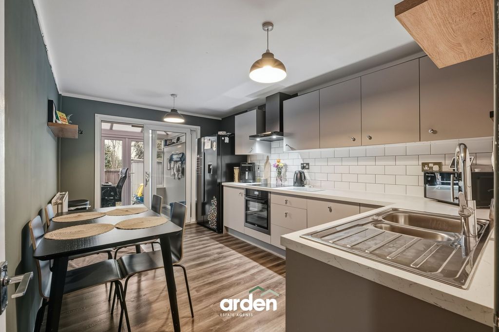 Property photo 3 of 12