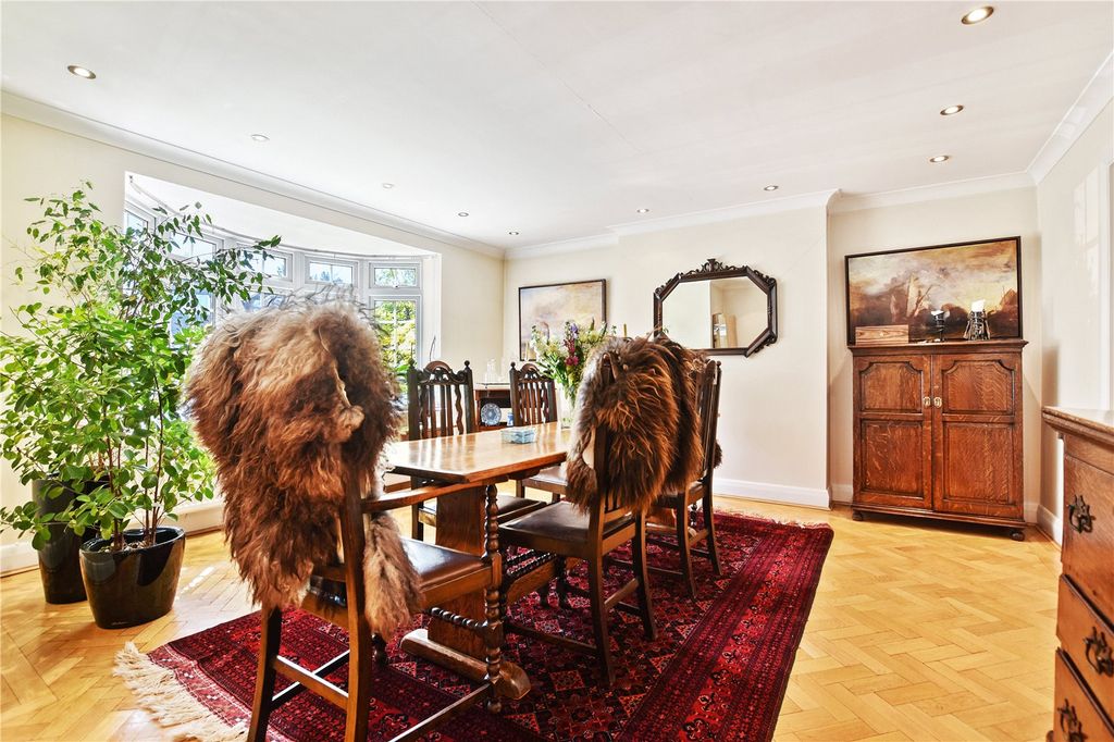 Property photo 3 of 8 Dining Area